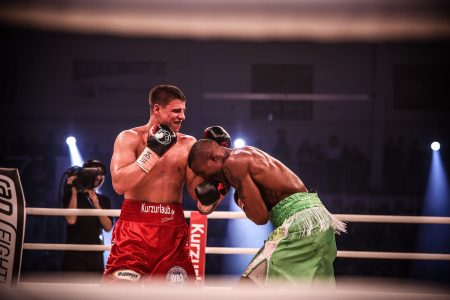 Boxkampf Tyron Zeuge gegen Isaac Ekpo